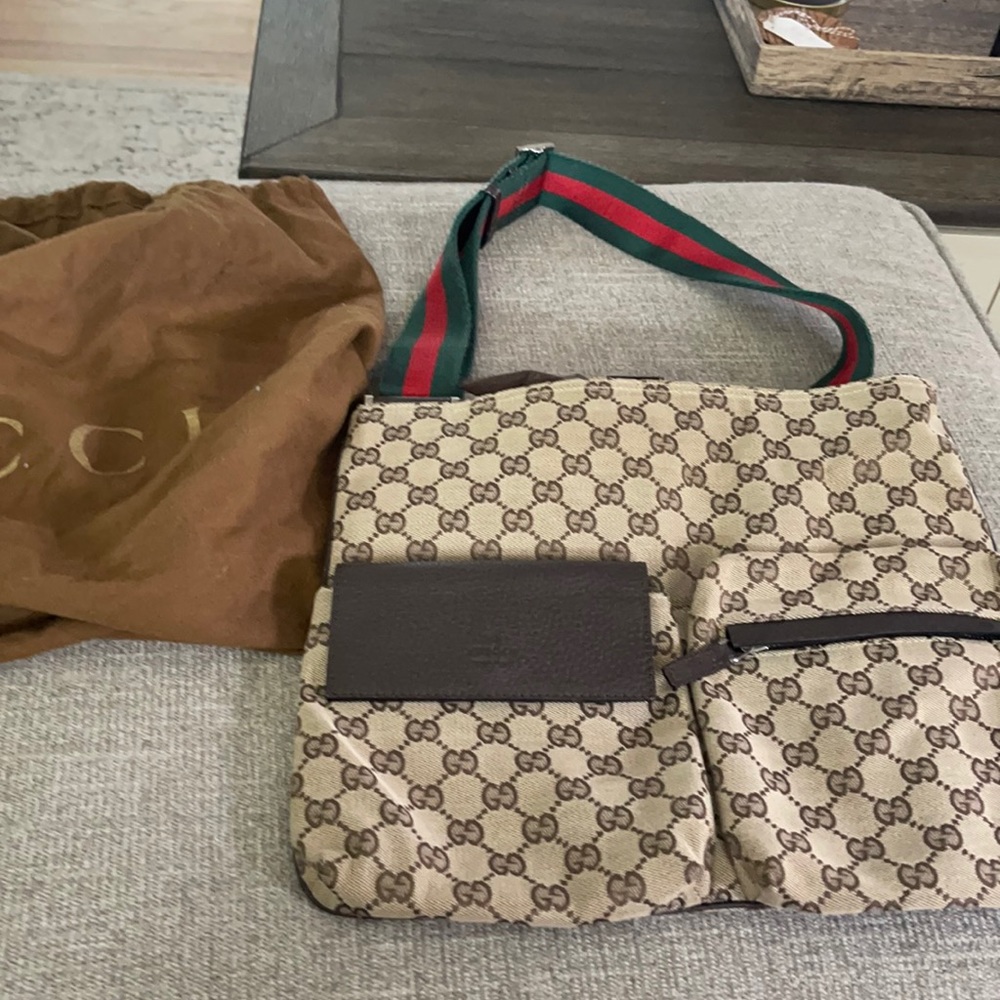 Gucci crossbody messenger bag